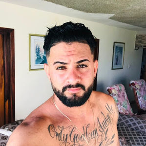 Meet your Posher, Víctor javier